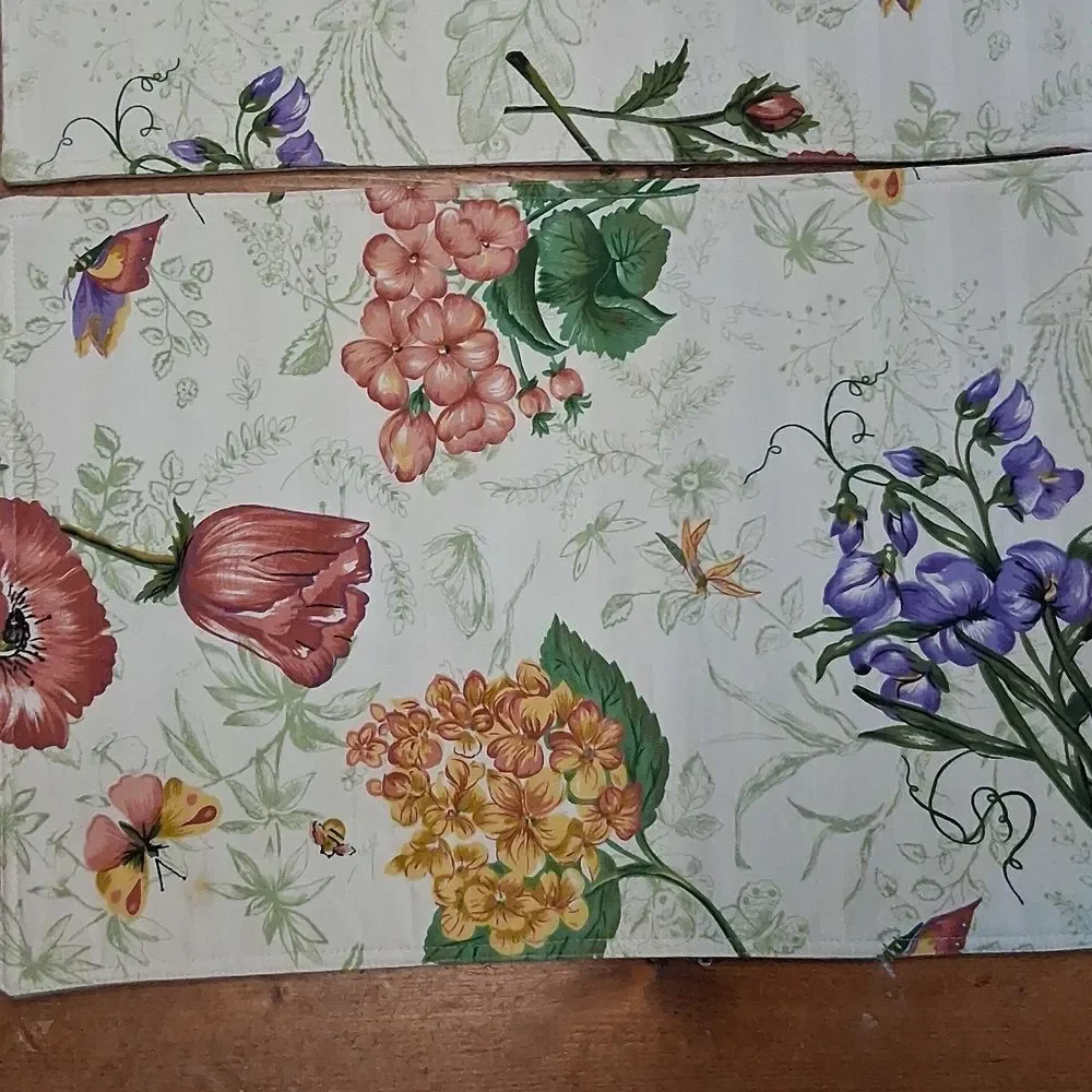 4 Reversible‎ Design Placemats 30 x 43